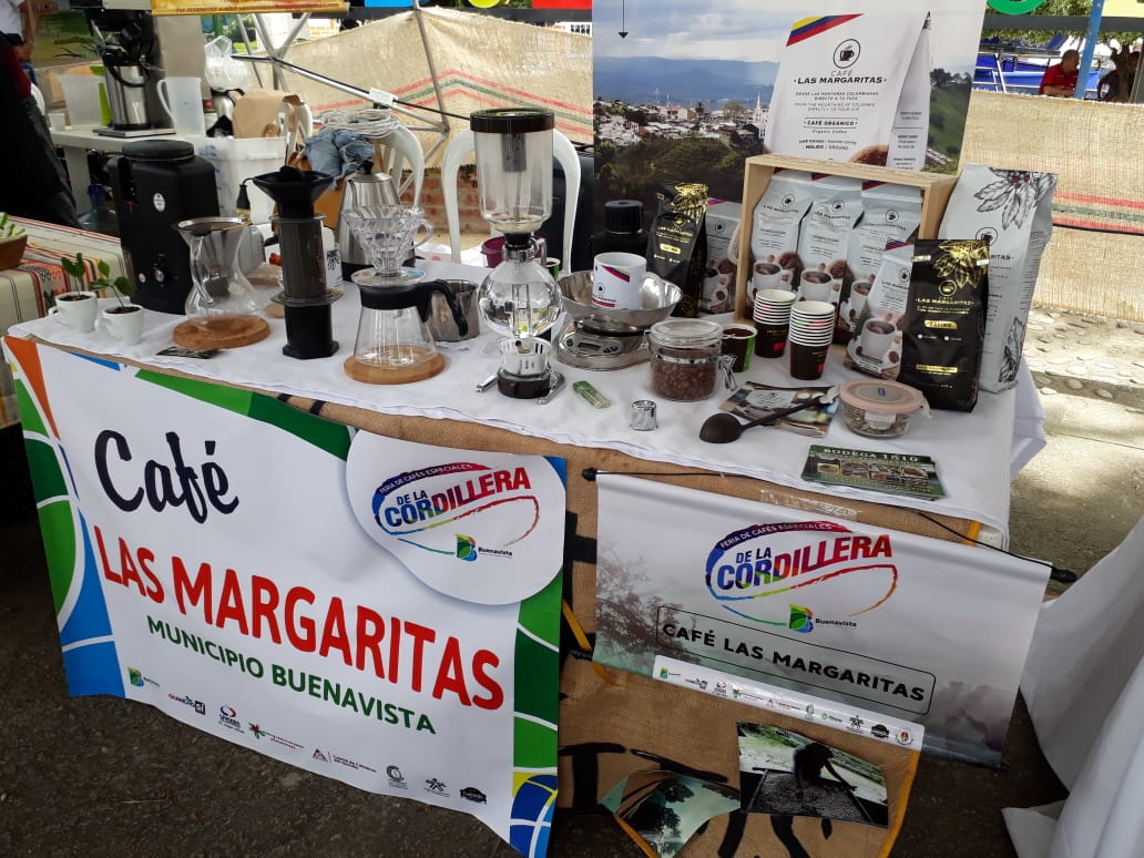 13 Treinta expositores participaron de Feria de Cafes