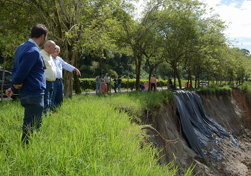 Para dar solución definitiva a derrumbes gobierno departamental analiza Rio Verde-Barragan 1