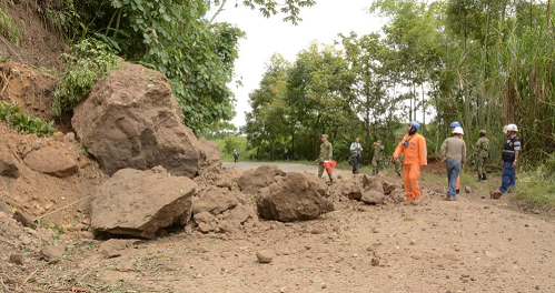 Roca que obstruía paso en Río Verde fue dinamitada 4