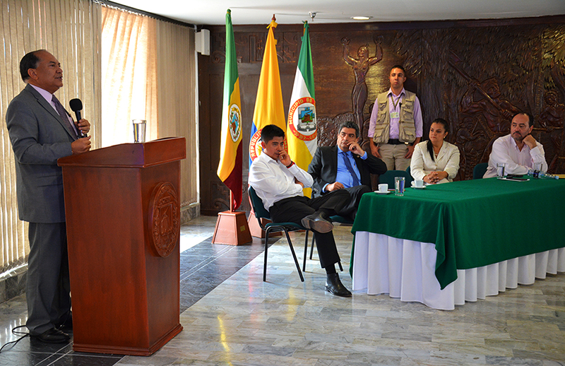 Director-ejecutivo-de-la-Federacin-Nacional-de-Departamentos-Amilkar-Acosta-visit-el-Quindo-para-conversar-sobre-el-postconflicto2.jpg - 492.06 kB