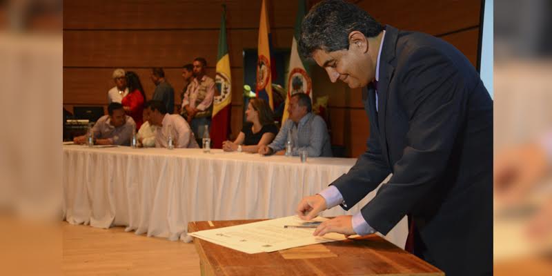 gobernador-firma.jpg - 26.82 kB