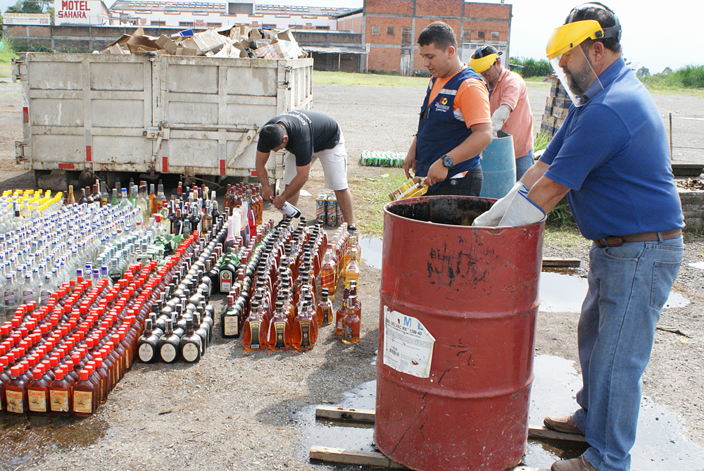 Grupo Anticontrabando Departamental destruyó 3786 botellas de licor adulterado falsificado y de contrabando