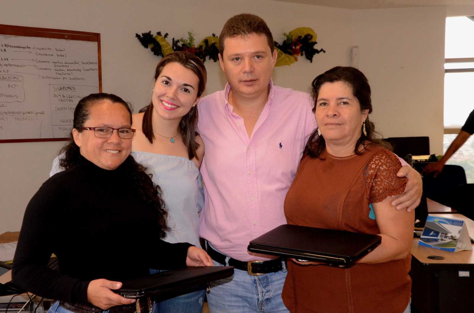 Computadores a la asociación Artesanas del Maíz de Quimbaya