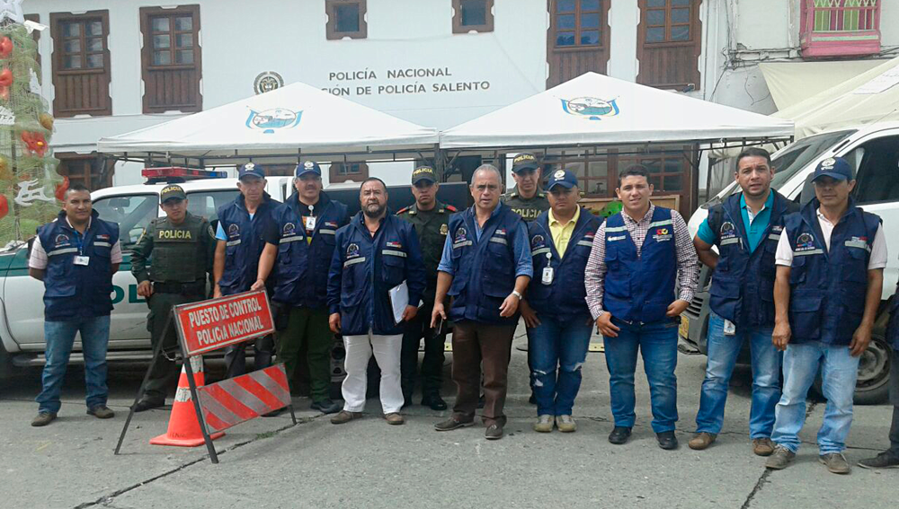 Grupo Operativo Anticontrabando de la Gobernación capacita a la comunidad salentina sobre los riesgos del licor ilegal y adulterado