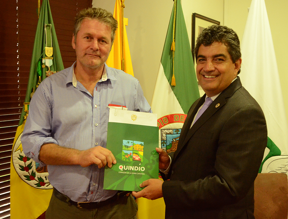 Padre Carlos Eduardo Osorio Buriticá oficializó la ciudadanía colombiana de un suizo