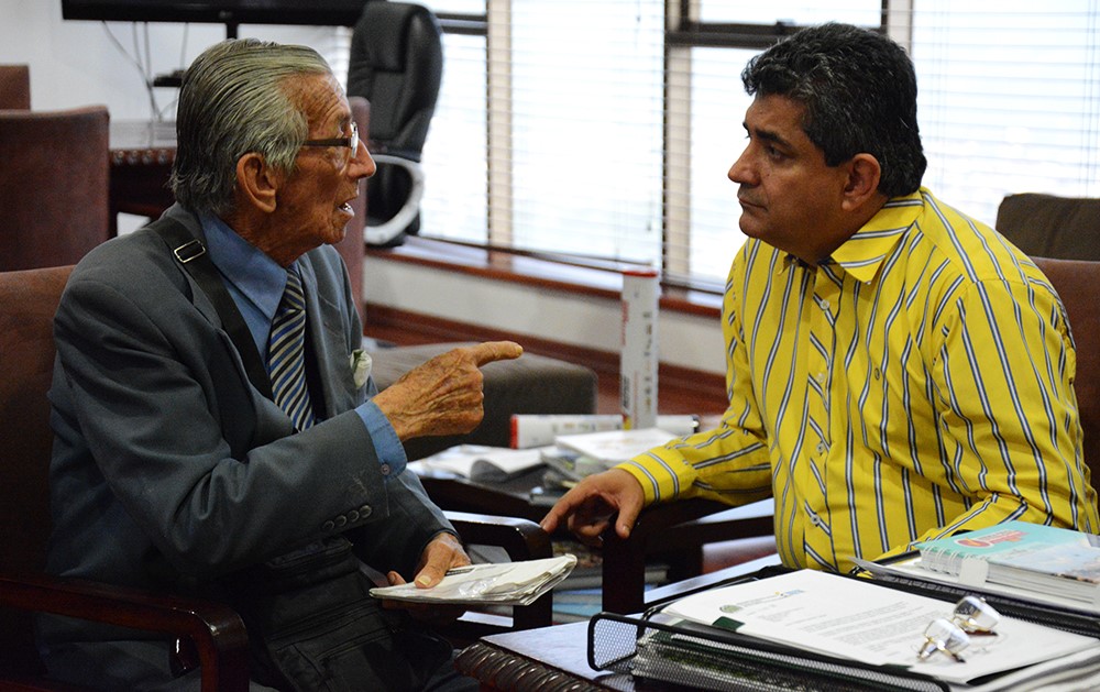 El Padre Carlos Eduardo Osorio Buriticá sigue escuchando a la comunidad para conocer sus necesidades a través de los Diálogos Sociales