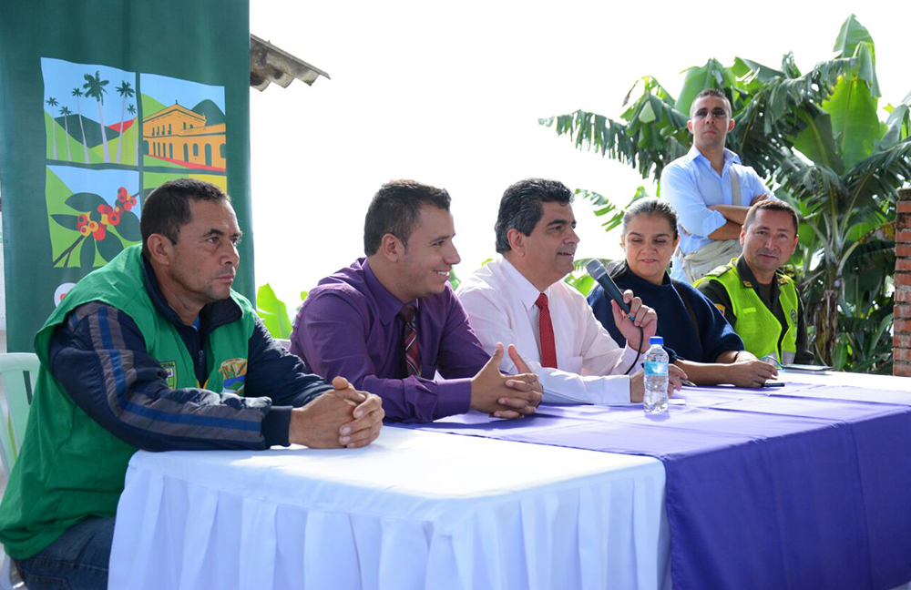 Gobernador del Quindío pidió a la comunidad rural de CórdobaSíparati organizarse para obtener ayudas para mejorar vías viviendas y producción agrícola