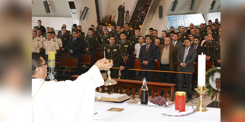 Padre Carlos Eduardo Osorio Buriticá felicitó a la Policía Nacional por sus 125 años y agradeció por el servicio que han prestado a los quindianos