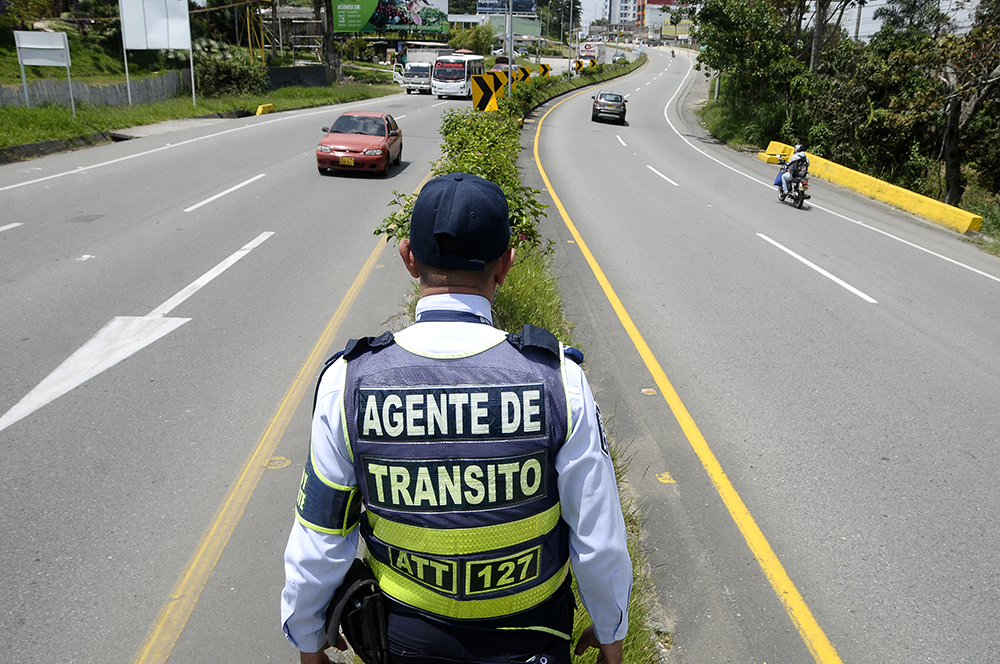 En Semana Santa agentes de tránsito departamental garantizan seguridad en las vías del Quindío