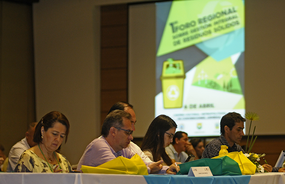 Gobernación del Quindío culminó con éxito el primer foro regional sobre Gestión Integral de Residuos Sólidos