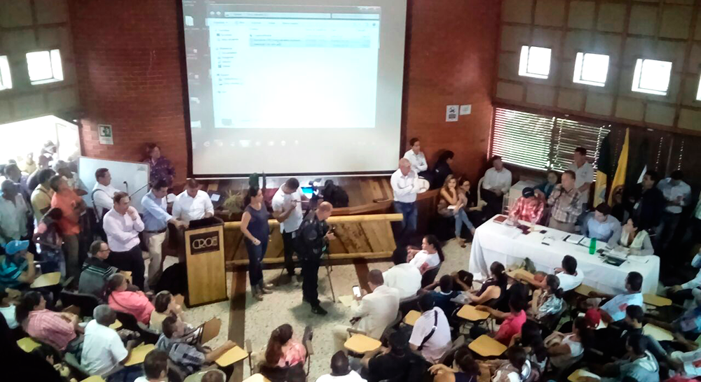 Gobernación del Quindío garantiza actividad de los mineros ambientales en el río La Vieja