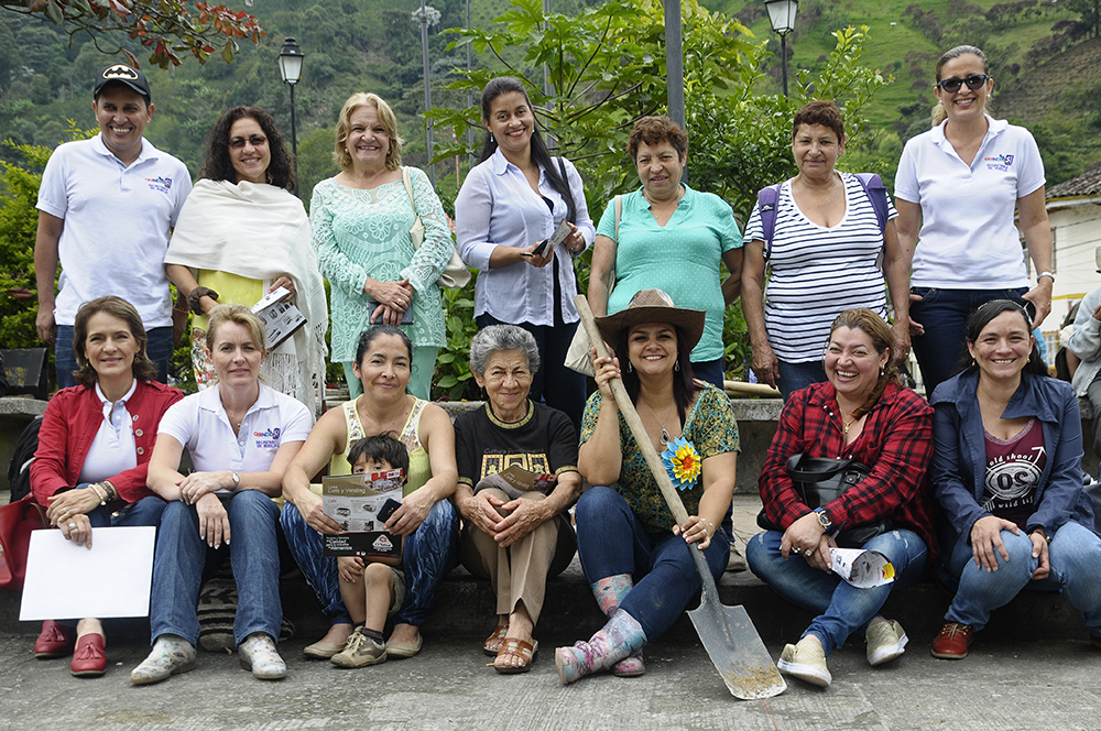 obernación del Quindío inició en Pijao construcción de la tienda para ejecutar el programa Paisaje Mujer y Café