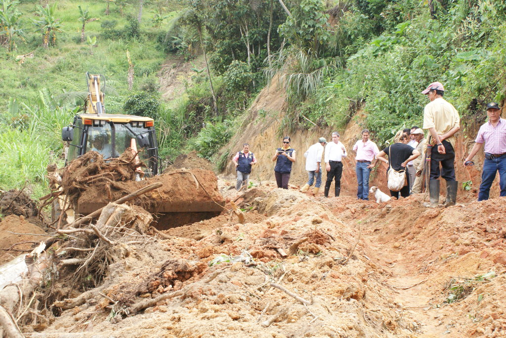 Con habilitación de vías terciarias Gobernación del Quindío atiende emergencias generadas por las lluvias