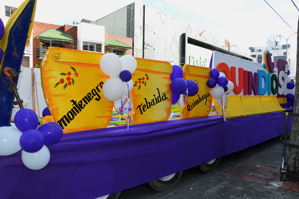 En apoyo al comercio formal Gobernación participó de la caravana navideña de Fenalco