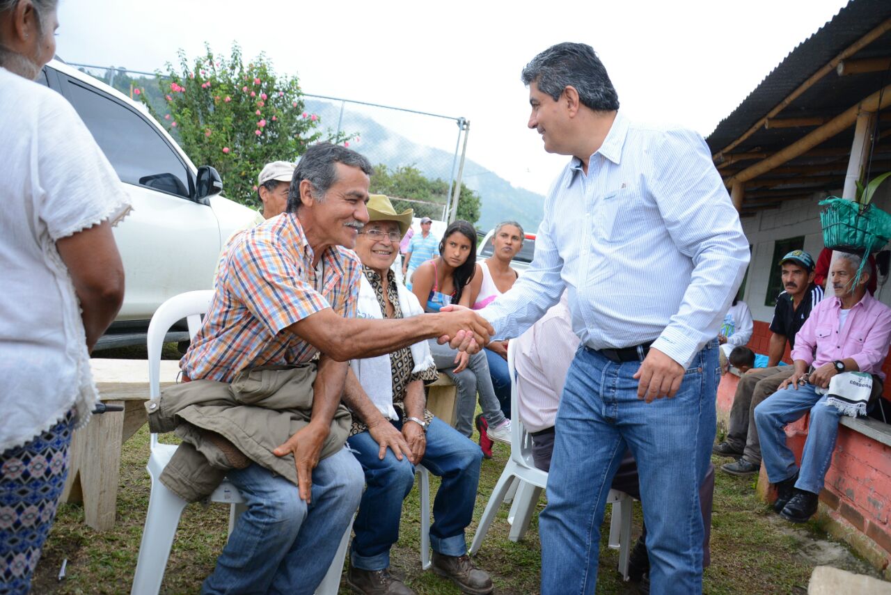 Gobierno del Padre Carlos Eduardo Osorio Buriticá empodera a la comunidad quindiana y refuerza su participación en su gestión