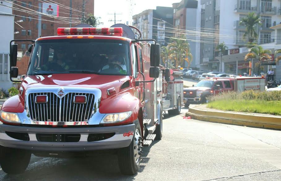 Gobiernos departamental y municipal rindieron homenaje a los bomberos fallecidos en el terremoto de 1999