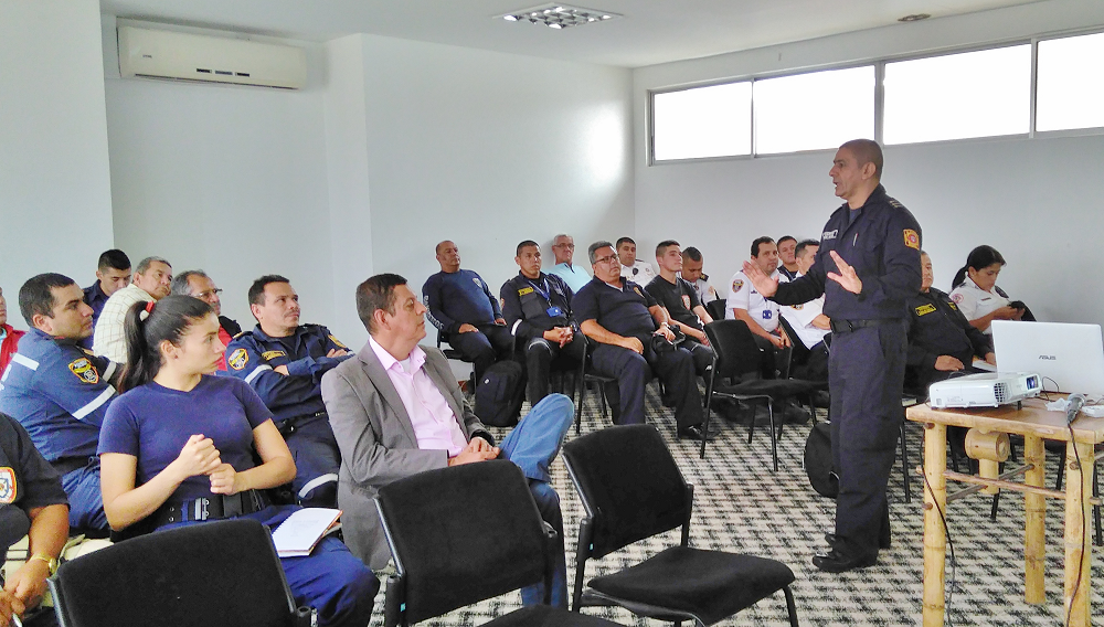 Dirección Nacional de Bomberos y Gobernación del Quindío fortalecen los cuerpos bomberiles del Departamento