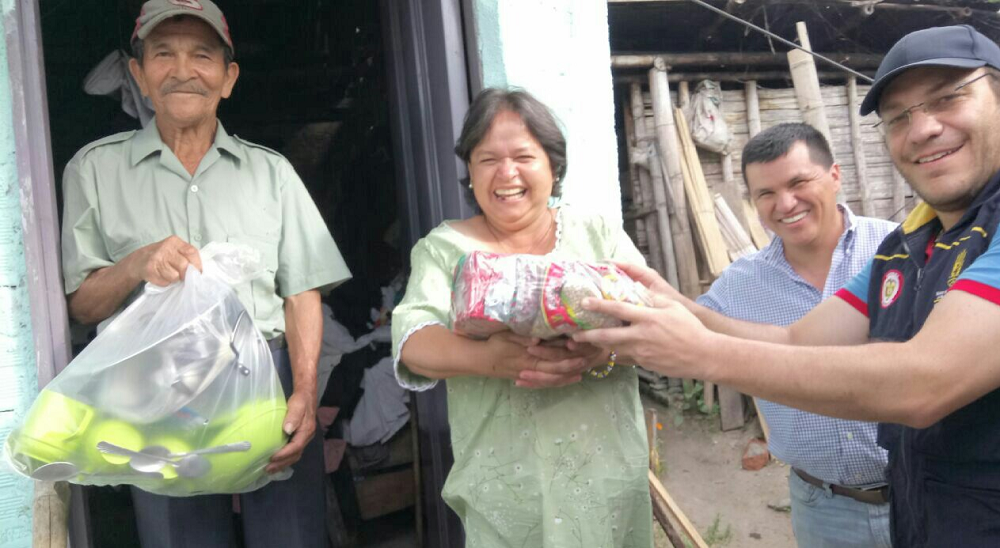 Gobierno departamental entregó ayuda humanitaria a afectados por fuertes vientos en Calarcá