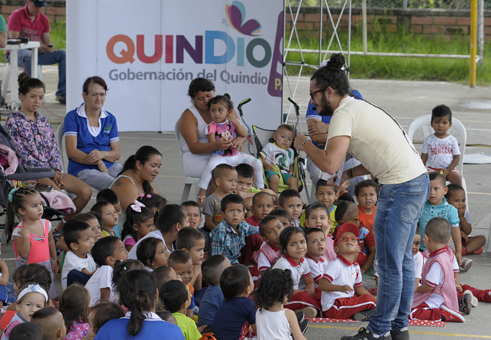 Con el Picnic Literario la Gobernación del Quindío divirtió a los niños de Las Colinas al son de los libros