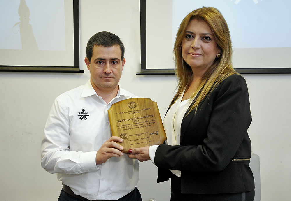 Con la entrega de una placa de reconocimiento la Gobernación del Quindío felicitó y se unió a la celebración de los 60 años de creación del SENA