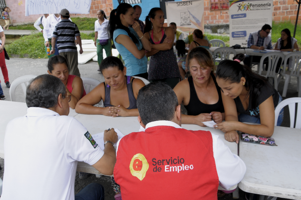 Gobernación del Quindío promueve acciones para generar empleo para habitantes del barrio Las Colinas