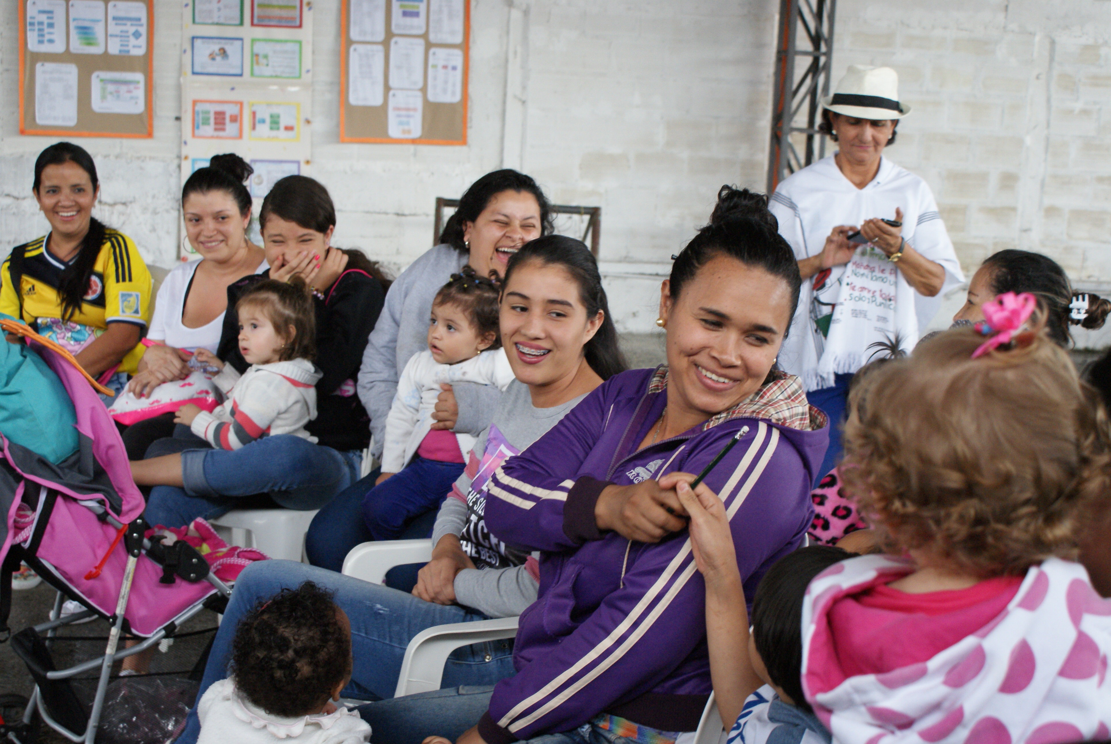 Secretaría de Familia fortalece el reconocimiento de derechos y deberes de madres y menores de Calarcá