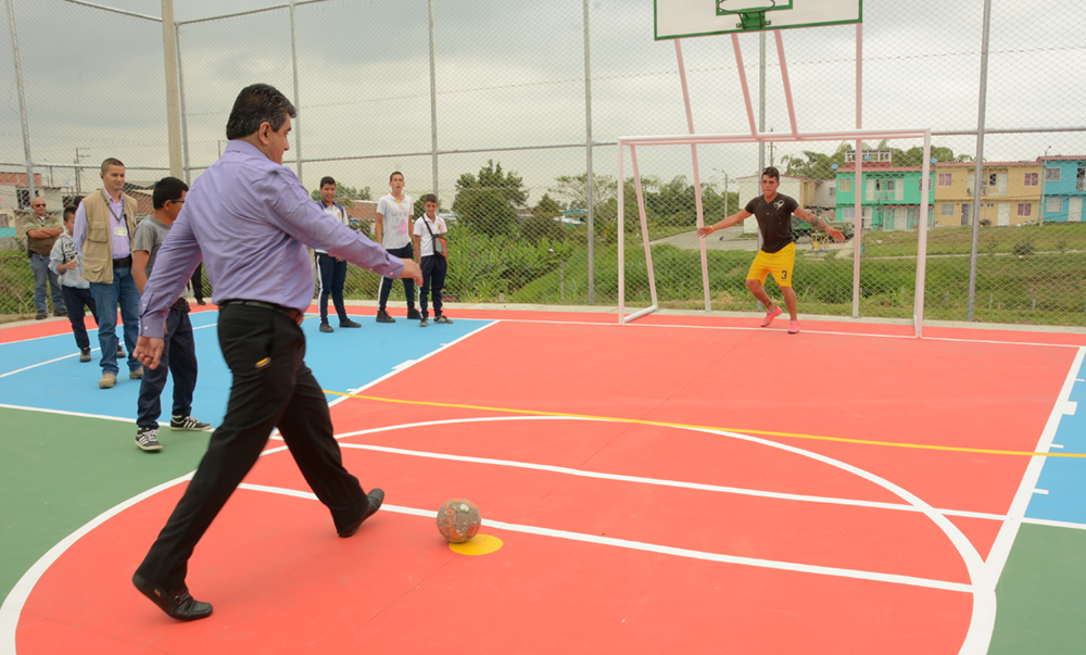 Con cancha múltiple gimnasio al aire libre y malecón gobernador llevó deporte y sano esparcimiento al barrio La Cecilia