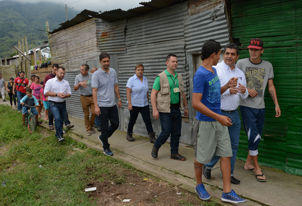 Cursos con el Sena para la generación de microempresas uno de los proyectos que ejecutará la Gobernación del Quindío en el barrio Lincoln de Calarcá