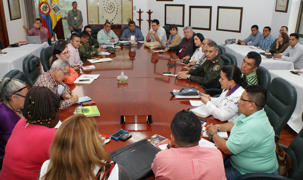 En Consejo de Seguridad gobernador Padre Carlos Eduardo Osorio Buriticá escuchó a los defensores y líderes víctimas del Quindío