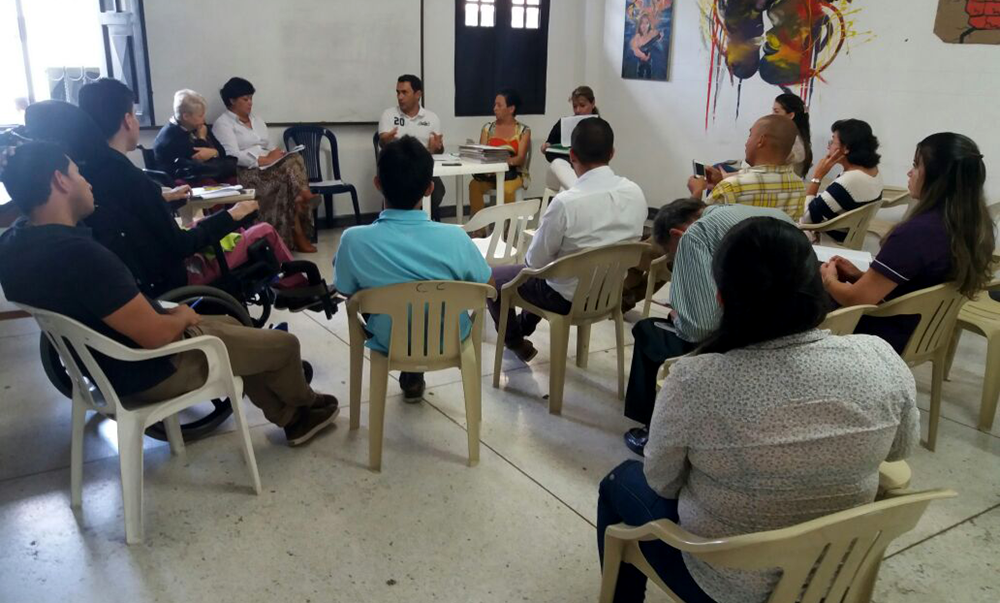 Gobernación del Quindío y Alcaldía de Montenegro capacitan líderes de los centros vida del municipio para optimizar sus servicios