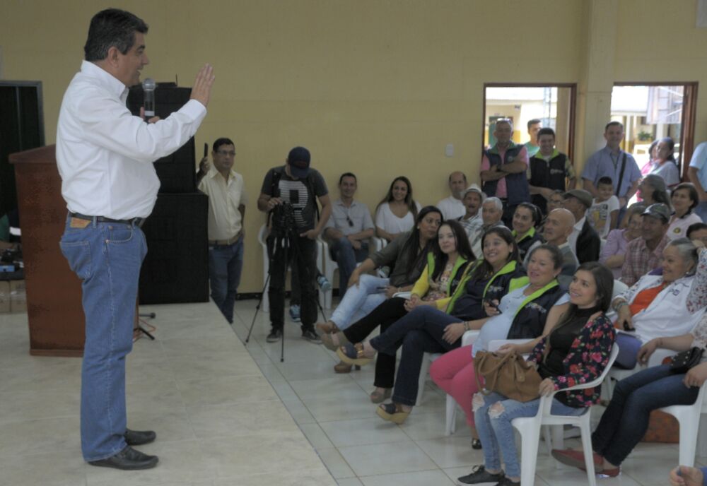 A través de la Mesa Temática Social gobernador escuchó peticiones de los salentinos