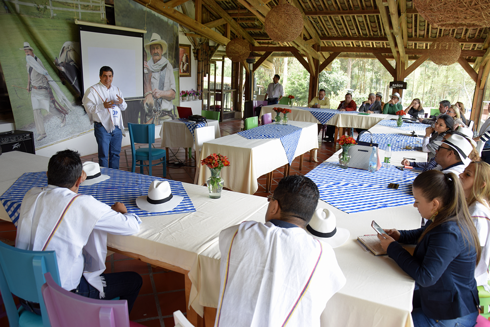 Gobernación del Quindío trabajará con ACOPI para generar empleo en el departamento