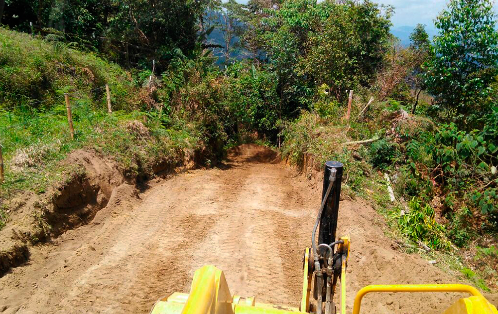 Gobernación del Quindío adelantará licitación por 11 mil millones para la construcción de placa huella en 11 municipios del departamento