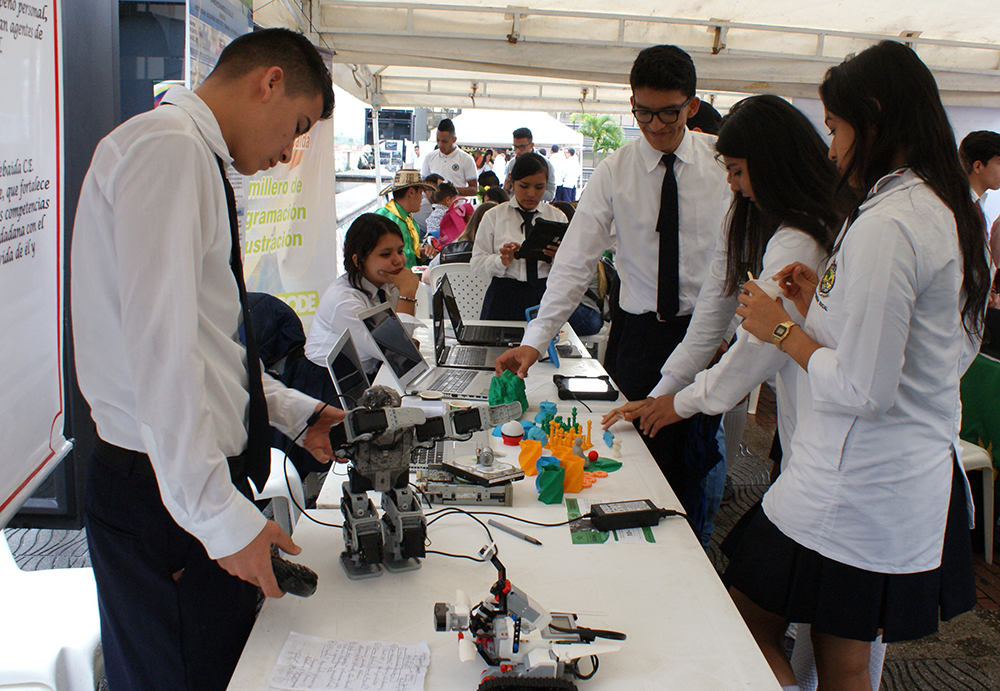 Secretaría de Educación realizó la primera feria pedagógica y empresarial Innova y Emprende 