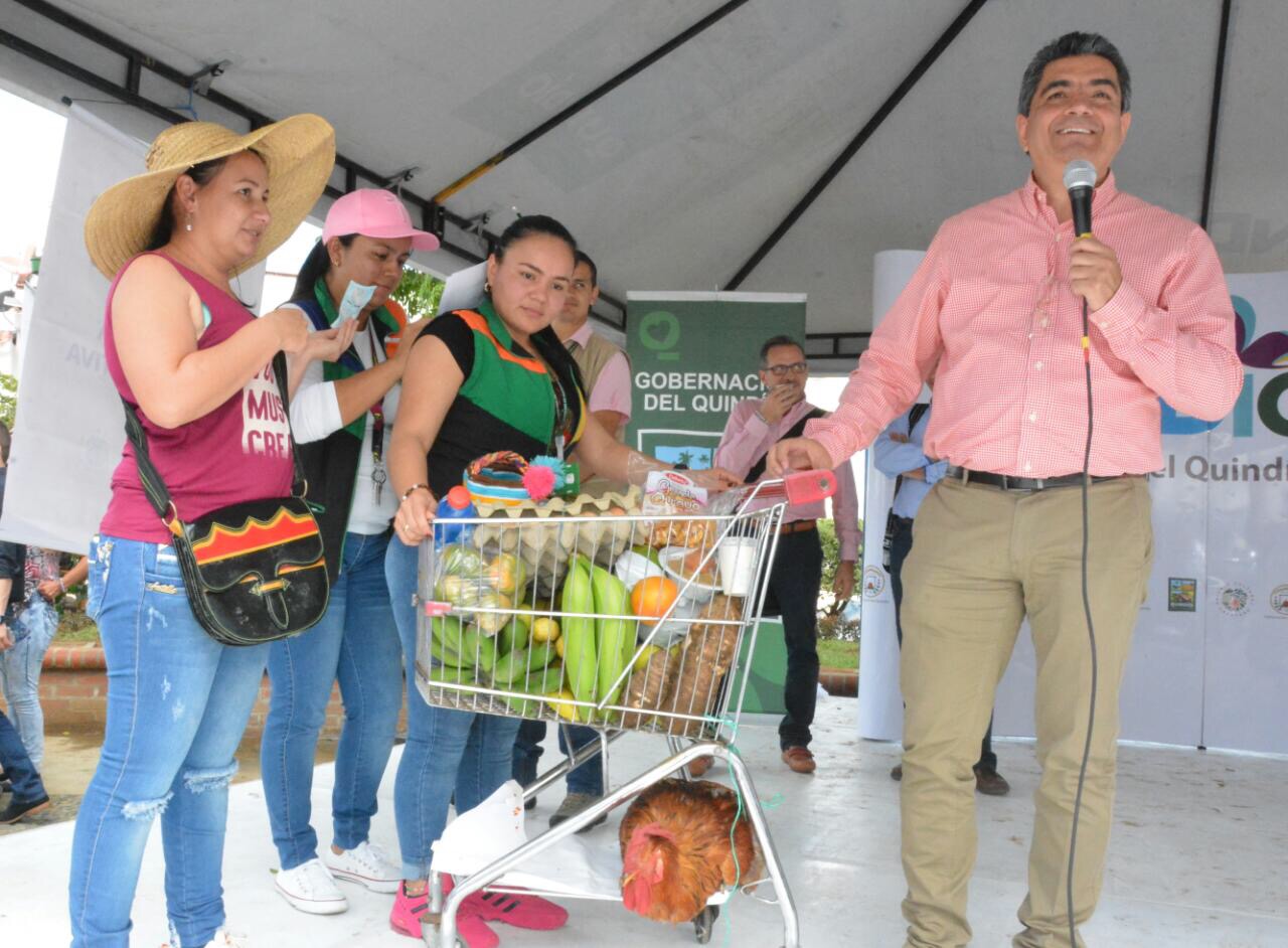 Con la III Feria de Servicios a la Ciudadanía y un Mercado Campesino buenavisteños realizaron sus trámites y obtuvieron productos agrícolas de primera calidad