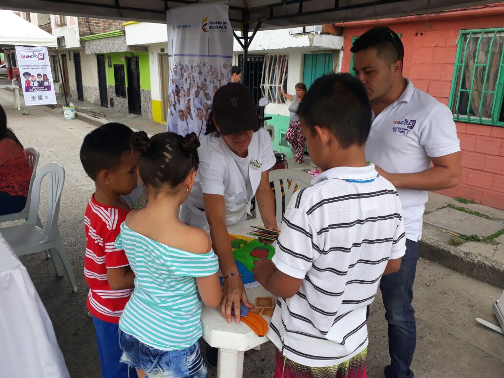 Decenas de quimbayunos acudieron a la feria de servicios institucionales que la Gobernación del Quindío llevó al barrio Buenos Aires