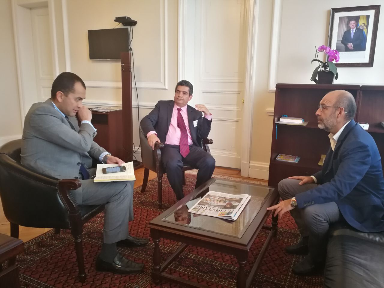 En Bogotá gobernador del Quindío se reunió con el Alto Consejero para las Regiones para agilizar proyectos del departamento