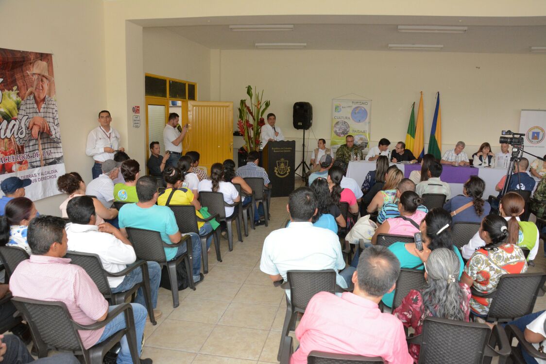 En Córdoba y Buenavista gobernador se comprometió a gestionar ante la Nación para que campesinos accedan a tierras