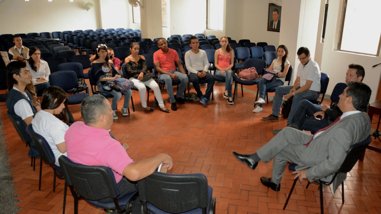 Gobernador del Quindío compartió conocimientos académicos con jóvenes del departamento