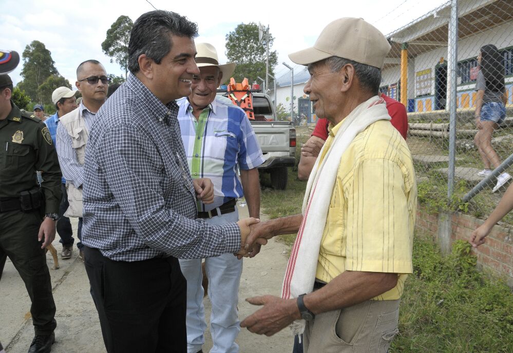 Gobierno departamental solucionará una de las principales necesidades de Pijao la adecuación de vías