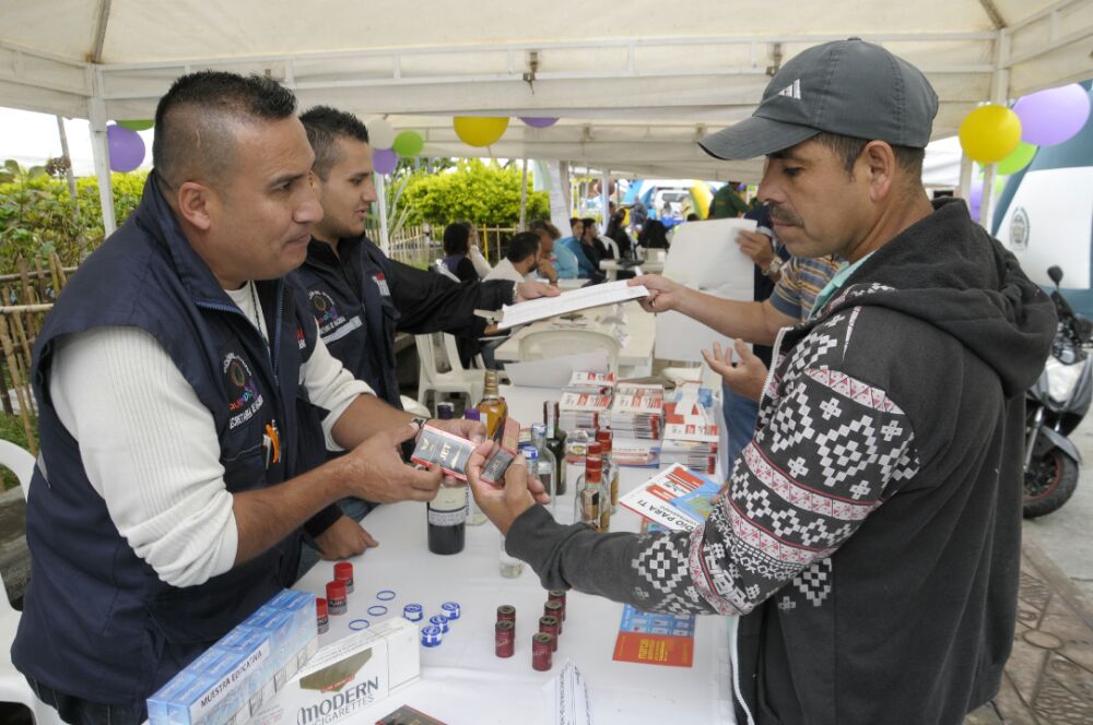 Gracias a la Feria de Servicios a la Ciudadanía iniciativa de la Gobernación del Quindío los pijaenses obtuvieron información y aceleraron trámites