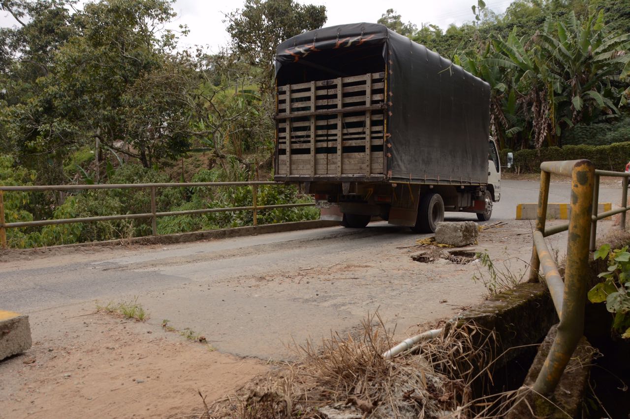 Gobierno departamental destinará 140 millones para reparación de puente en la vereda Hojas Anchas