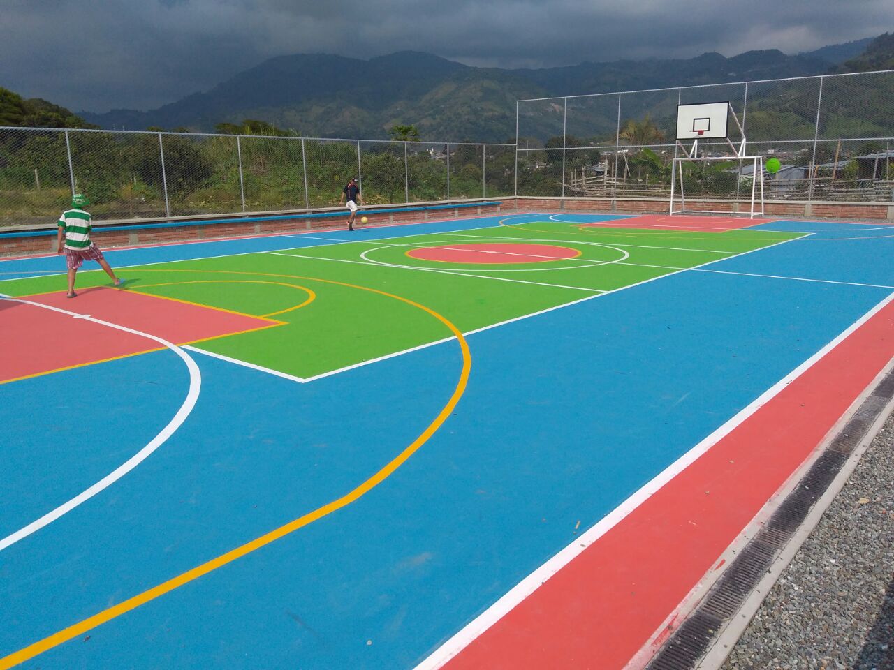 Cancha deportiva del barrio Lincoln promesa del gobernador para esta comunidad ya está terminada 