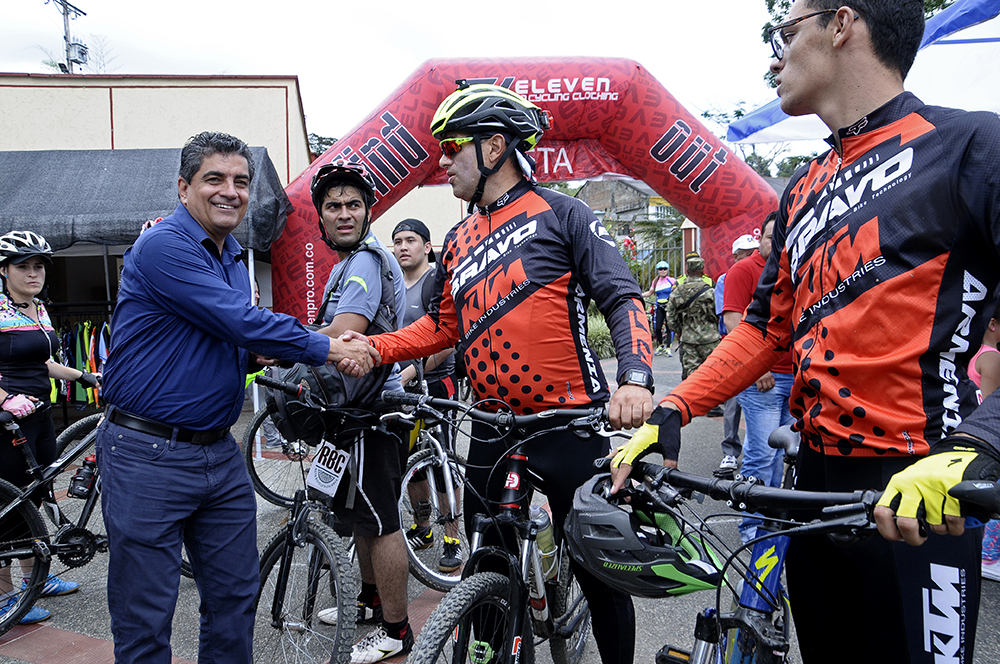 Gobernador del Quindío invita a la ciudadanía a disfrutar en tranquilidad y alrededor de la familia la carrera ciclística UCI 2.1 Colombia Oro y Paz
