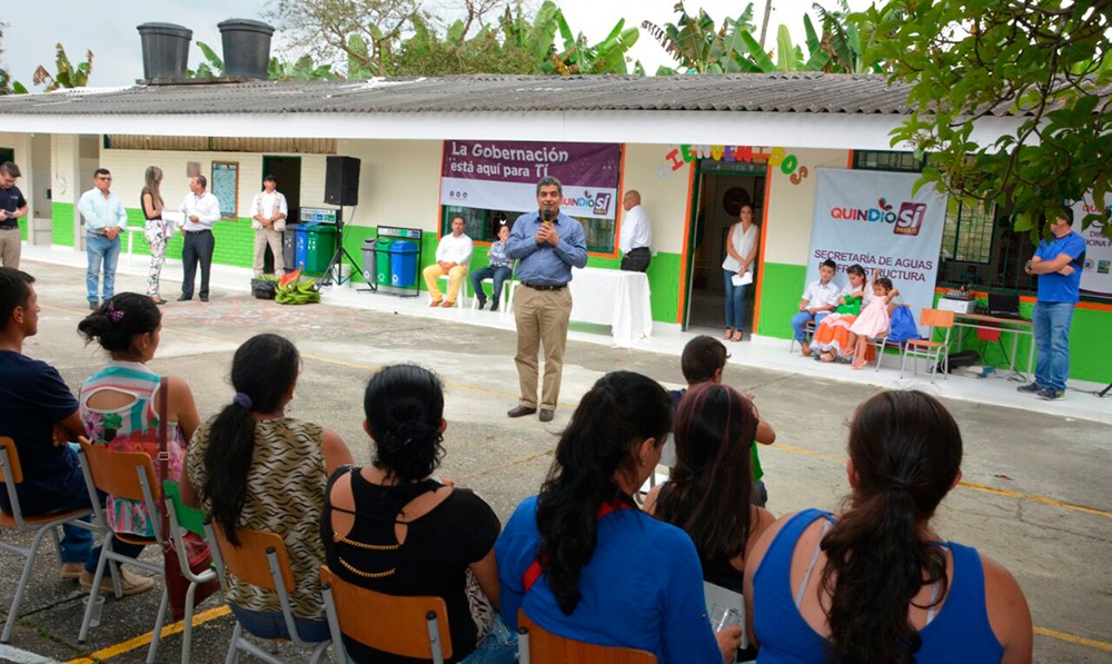 Gracias al gobierno del Padre Carlos Eduardo Osorio Buriticá los niños de la vereda La Montaña de Quimbaya ahora tienen instalaciones apropiadas para el desarrollo de su vida escolar