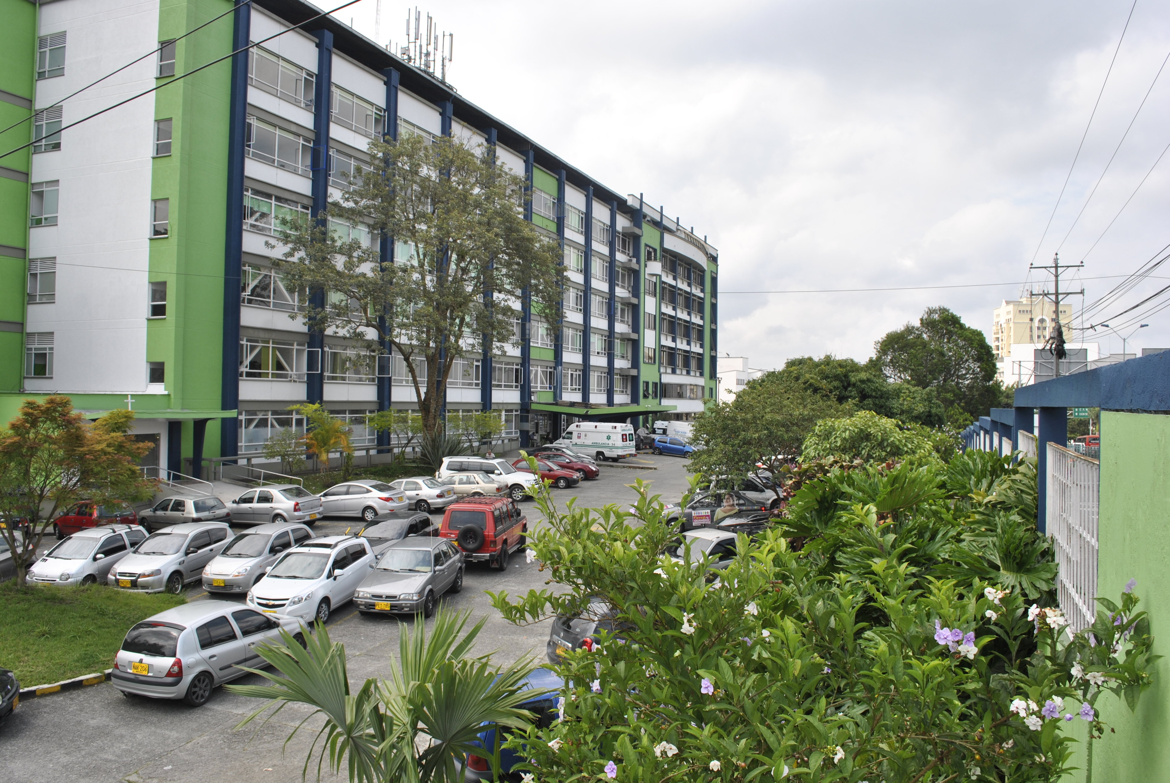 Adultos mayores abandonados en el hospital San Juan de Dios requieren presencia de sus familiares