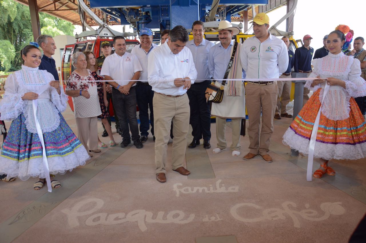 En inauguración del teleférico Bambusario gobernador destacó la calidad del servicio y sana competitividad del Parque del Café