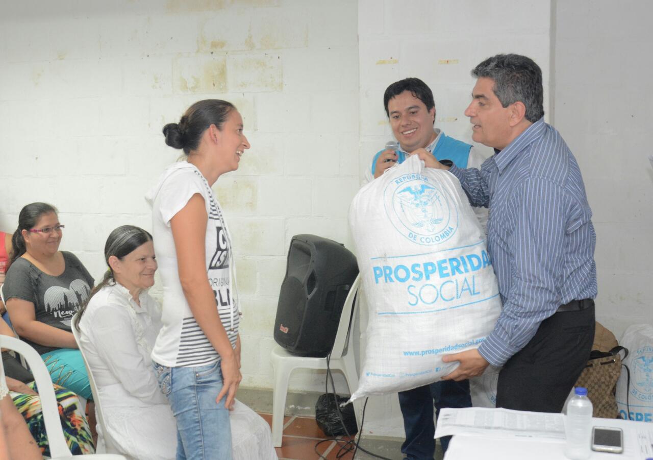 Gobernador acompañó al DPS en entrega de donaciones a población en pobreza extrema