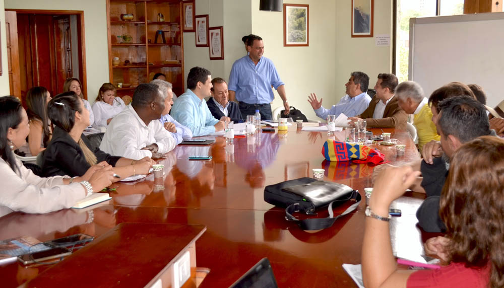 Consejo Directivo de la CRQ que preside el gobernador designó a José Manuel Cortés como director e de la entidad