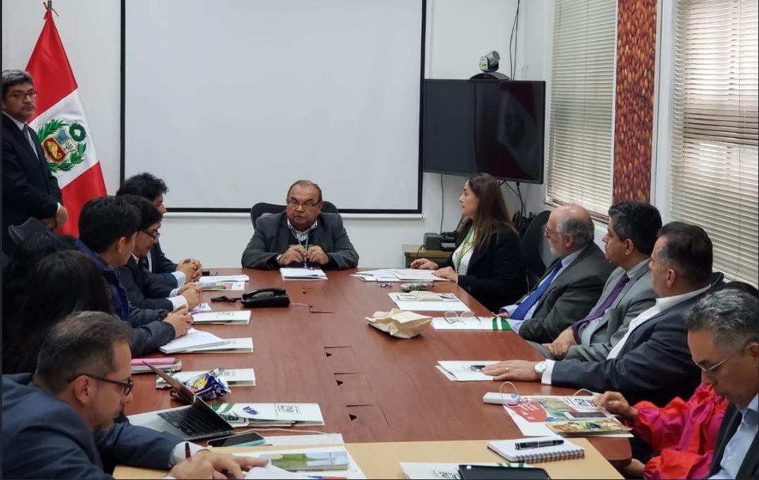 Gobernador del Quindío conoció principales políticas que rigen el sector agropecuario en Perú